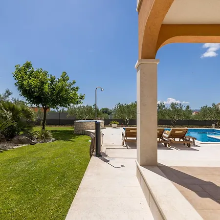 Oasis Villa Kaštel Novi