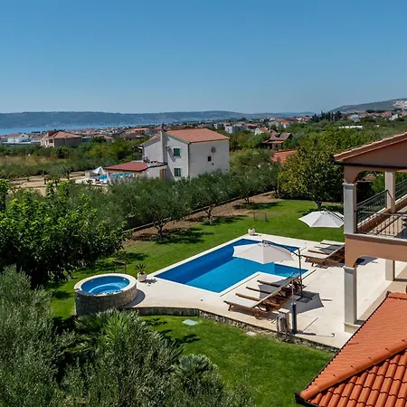 Oasis Villa *