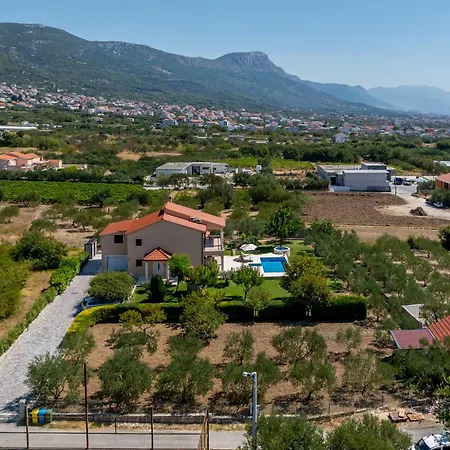 Oasis Villa *