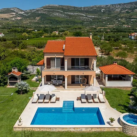 Oasis Villa Kaštel Novi