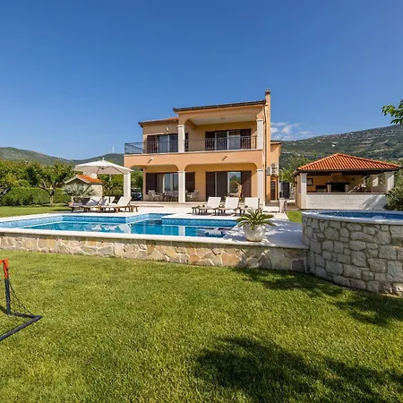 Oasis Villa