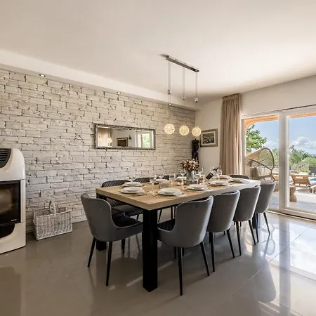 Vila Oasis Kaštel Novi