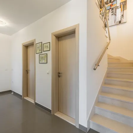Oasis Kaštel Novi