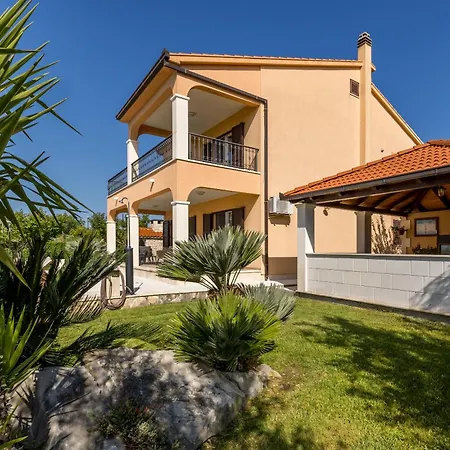 Vila Oasis Kaštel Novi