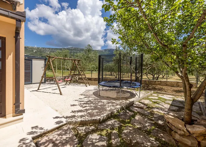 Oasis Вилла Кастель-Нови